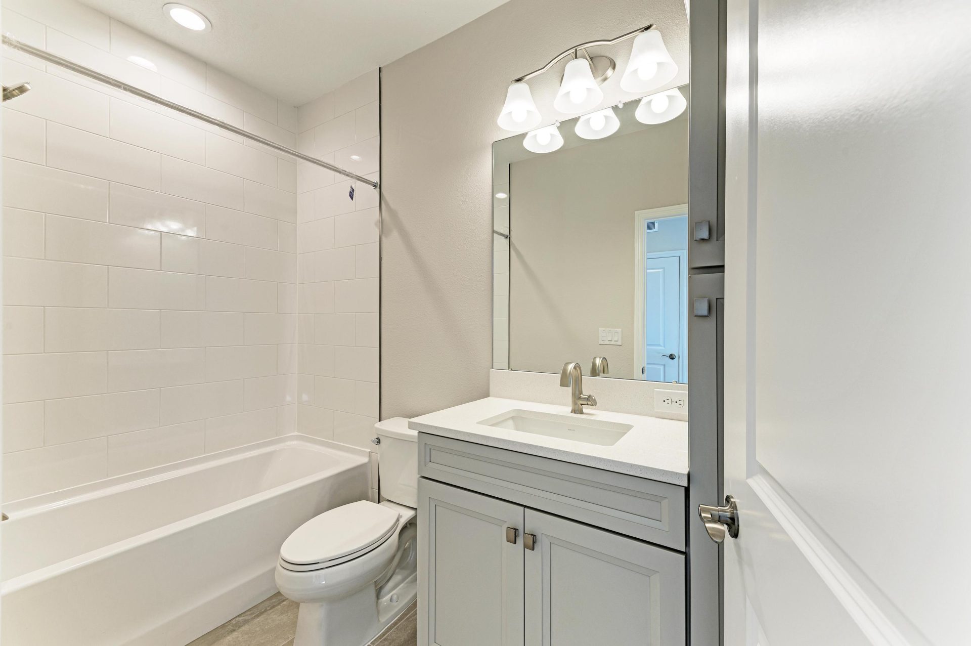 Biscayne II - 2058 Arching Branch - Secondary Bathroom