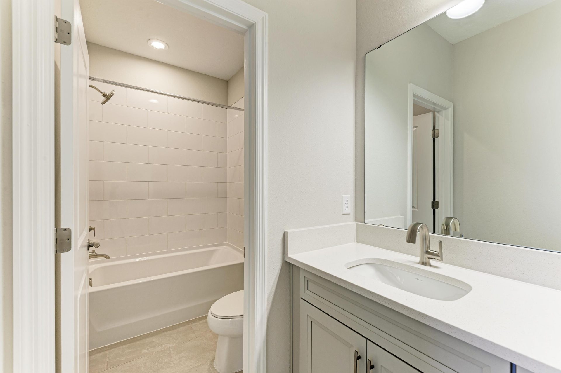 Cedar Key II - 4630 Cedar Fog Ct - Secondary Bathroom