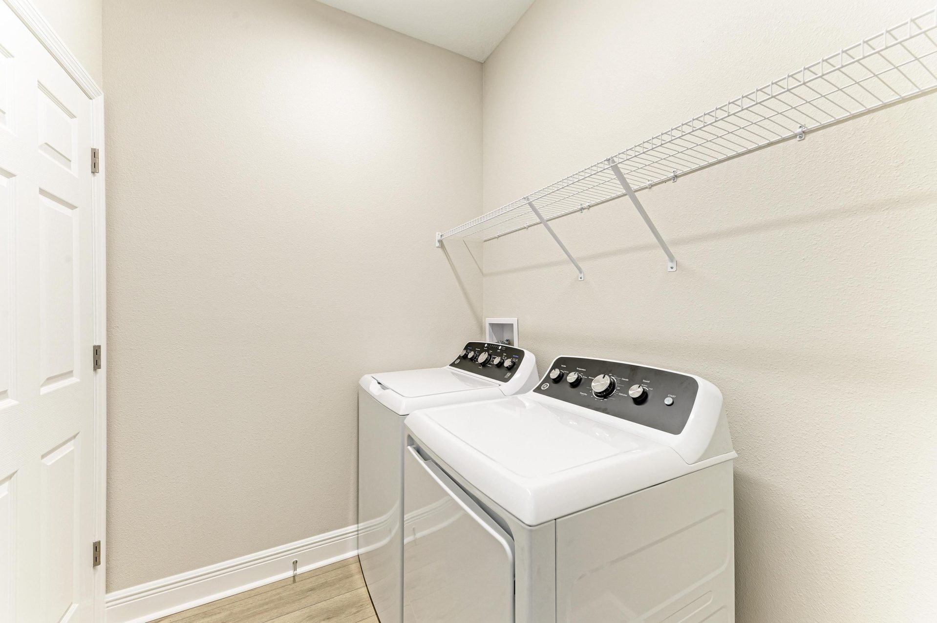 Bridgeport B - 12310 Oak Hill Way - Laundry