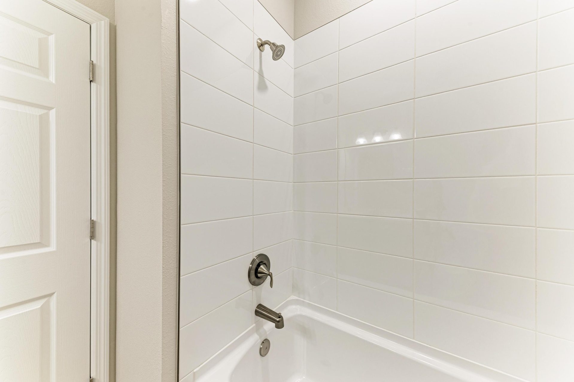 Bridgeport B - 12310 Oak Hill Way - Secondary Bathroom