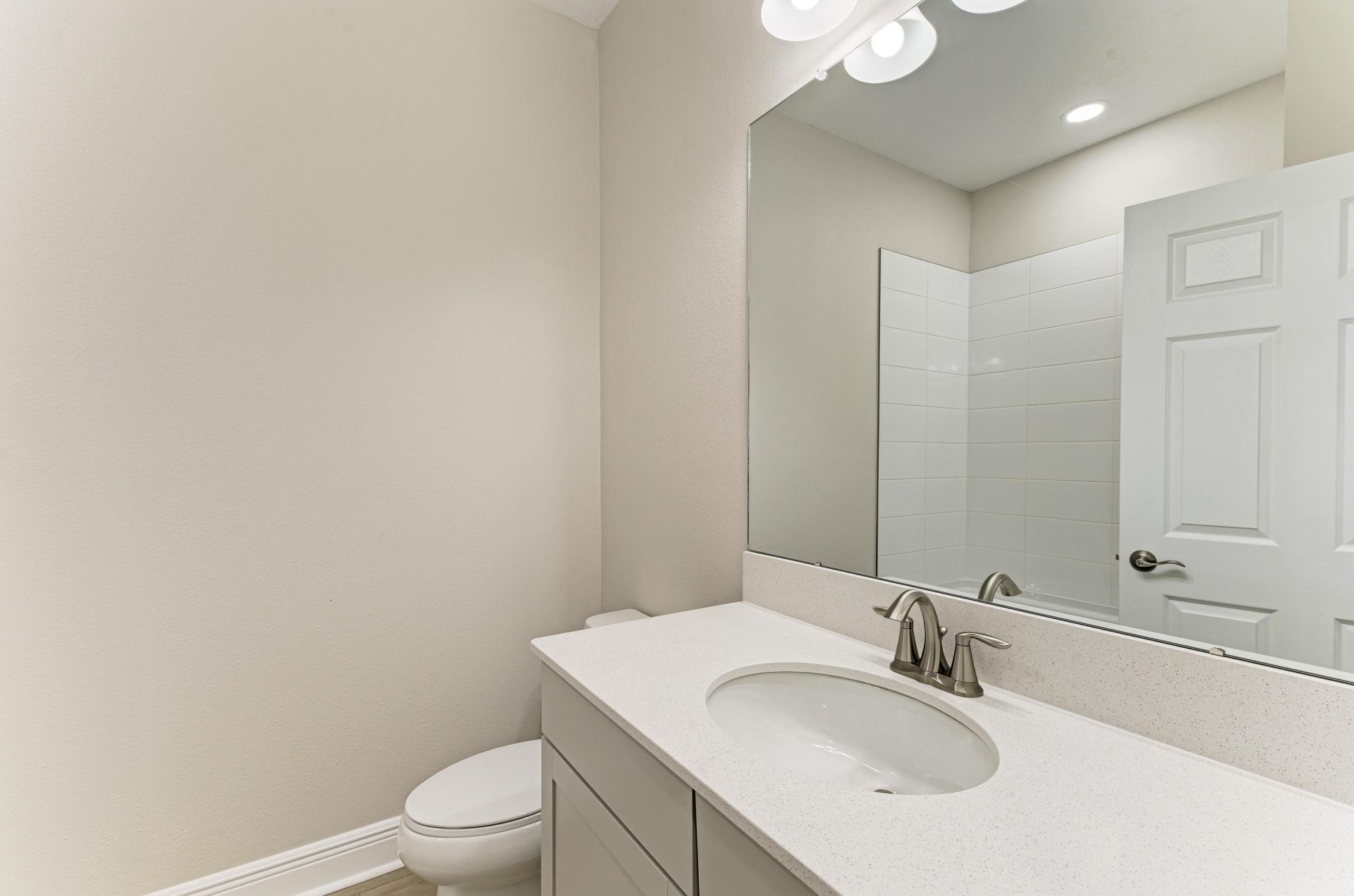 Bridgeport B - 12310 Oak Hill Way - Secondary Bathroom