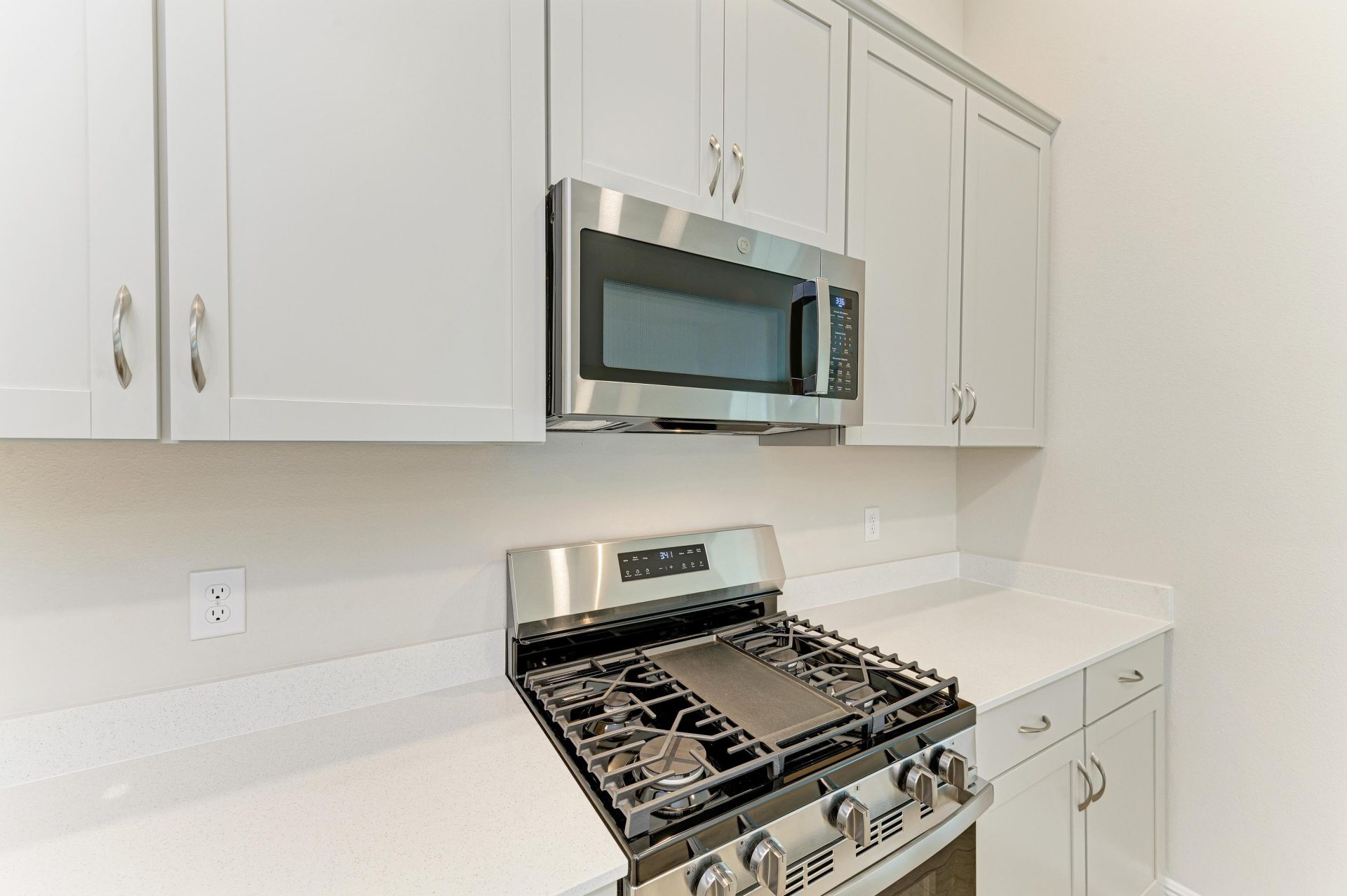 Bridgeport B - 12310 Oak Hill Way - Kitchen
