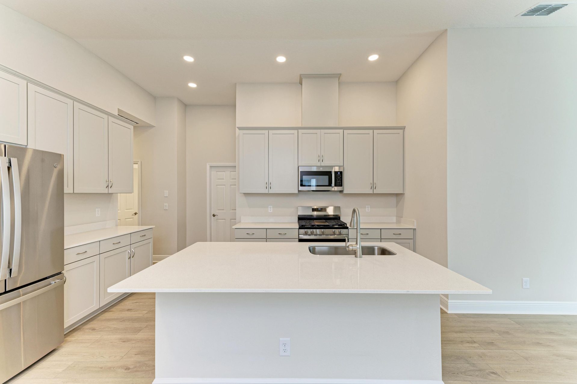 Bridgeport B - 12310 Oak Hill Way - Kitchen