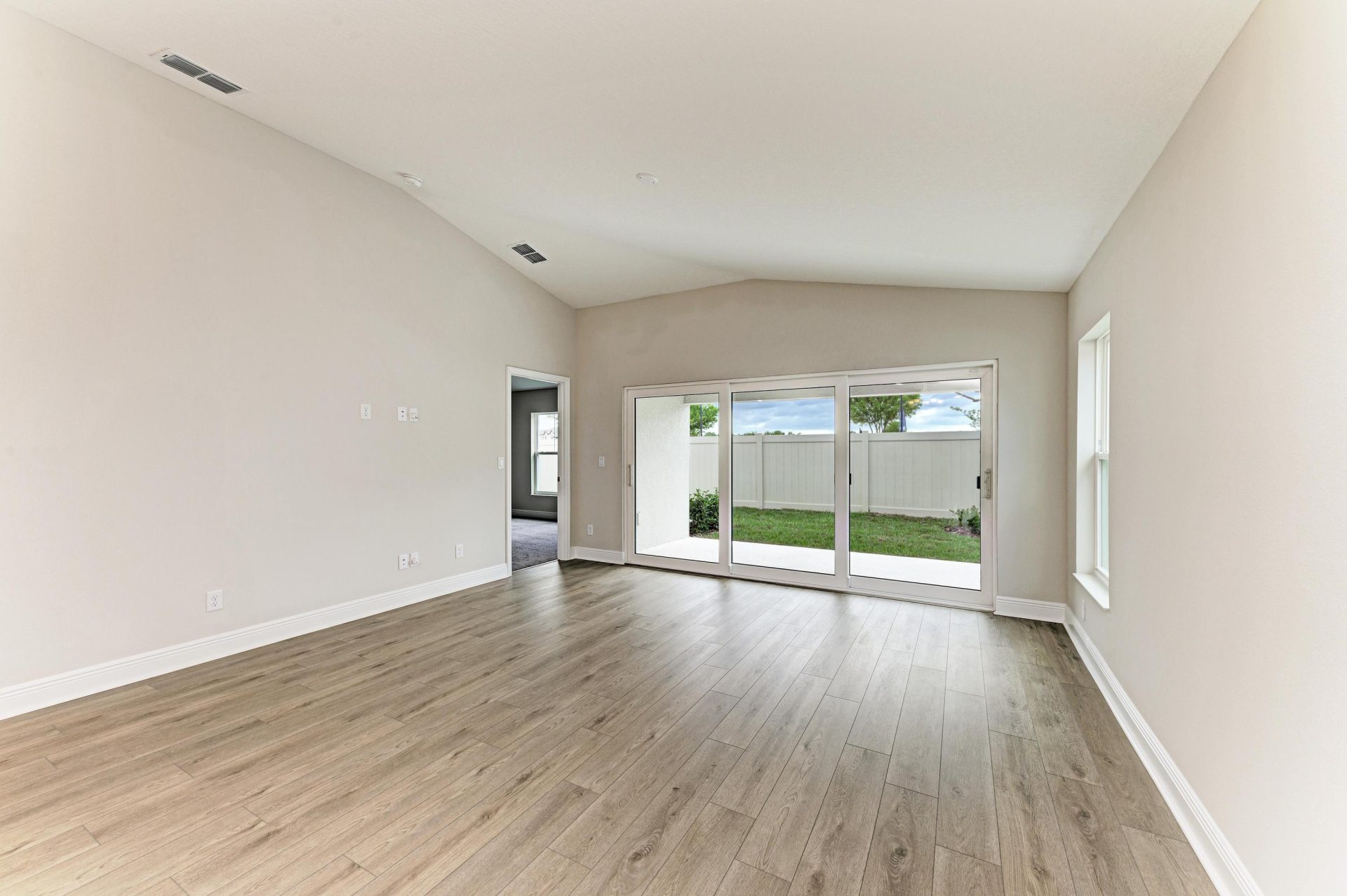 Bridgeport B - 12310 Oak Hill Way - Grand Room