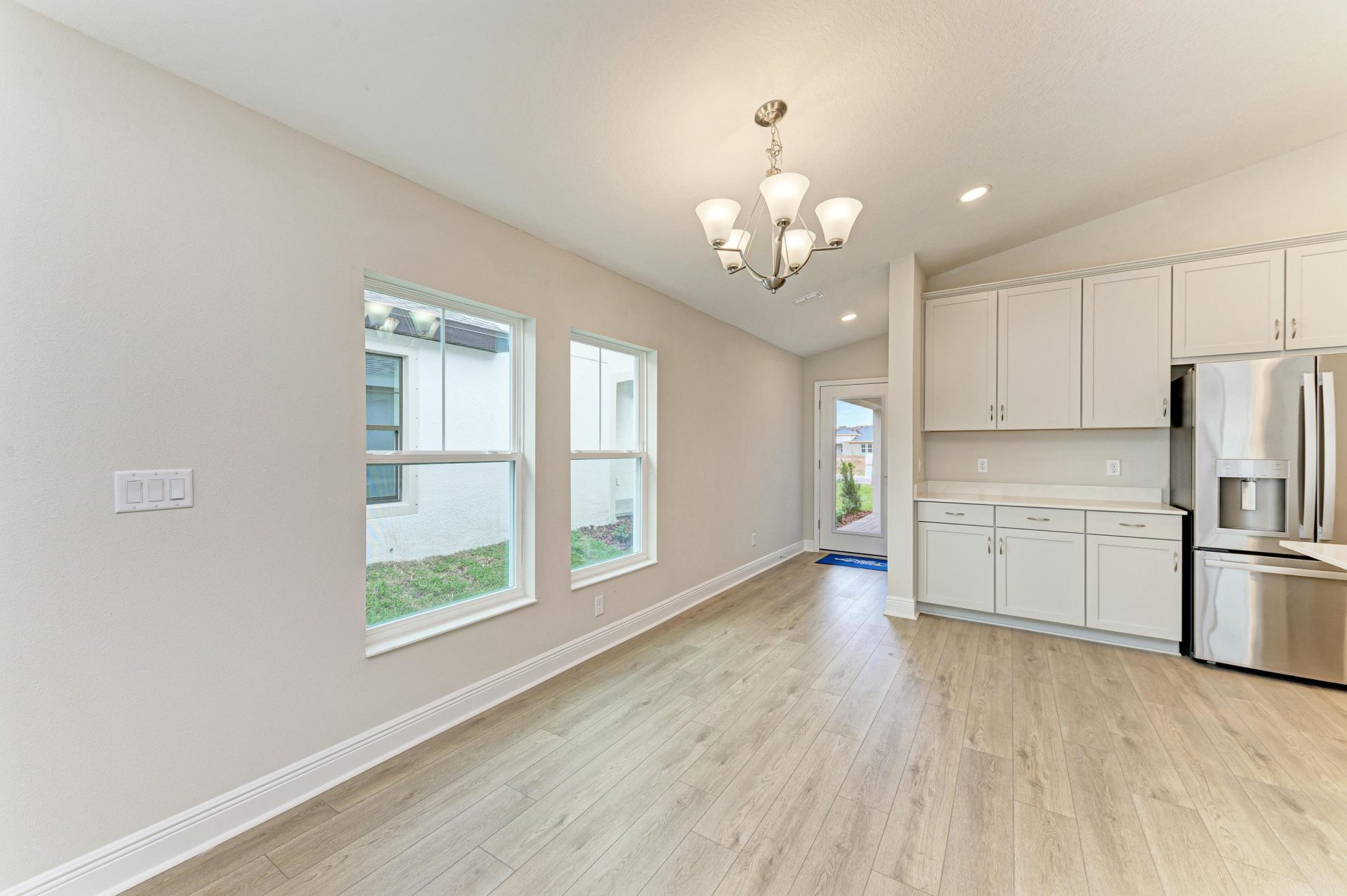 Bridgeport B - 12310 Oak Hill Way - Grand Room