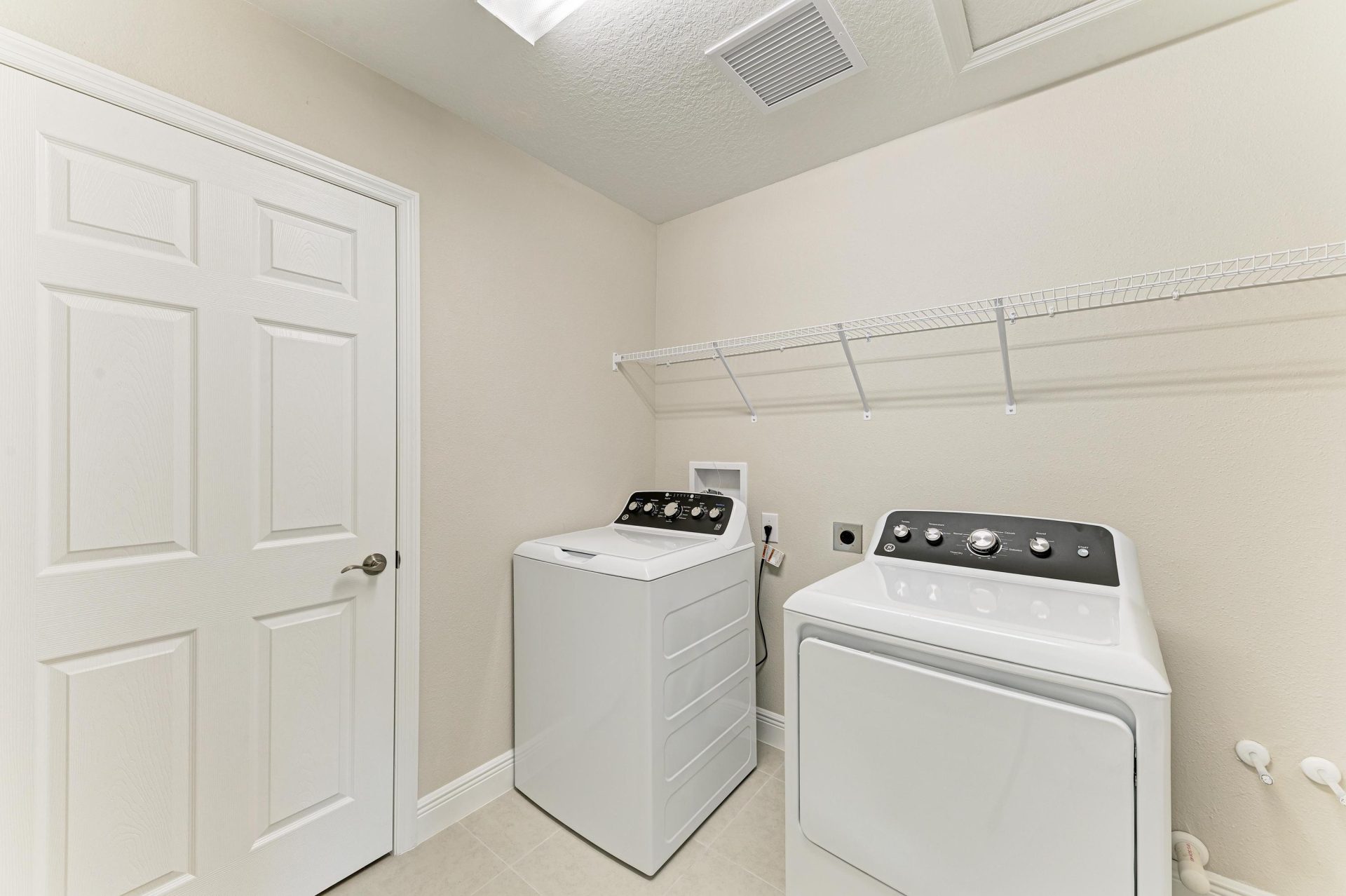 Kingfisher - 8509 Dove Bog Ter - Laundry