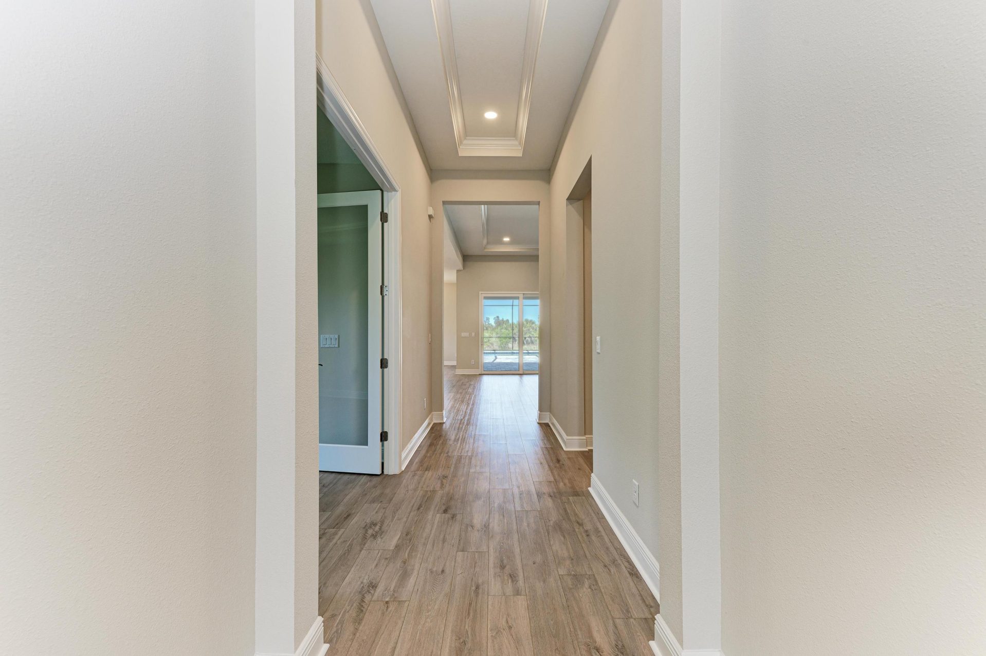 Longboat I - 11270 Blissby St - Foyer