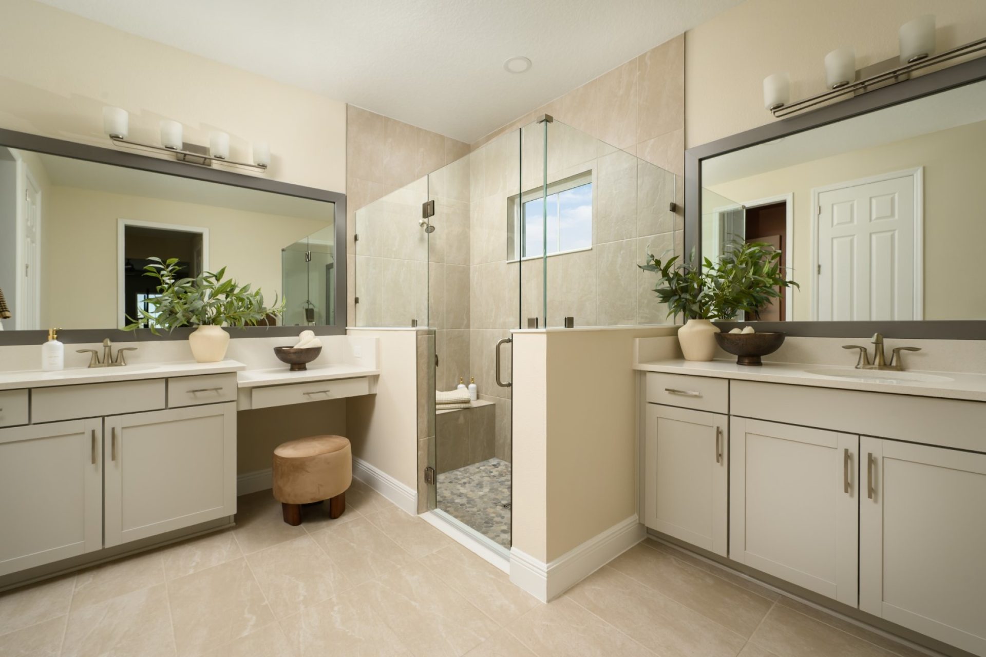 Westshore I at Pasadena Ridge | Secondary Bathroom